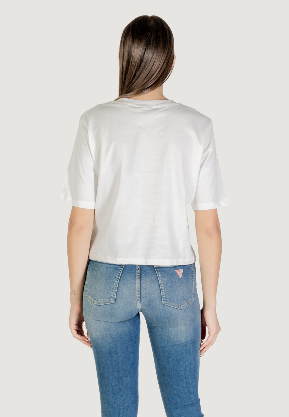 T-shirt Guess Active GLORIA BOXY T-SHIRT Panna - Foto 5
