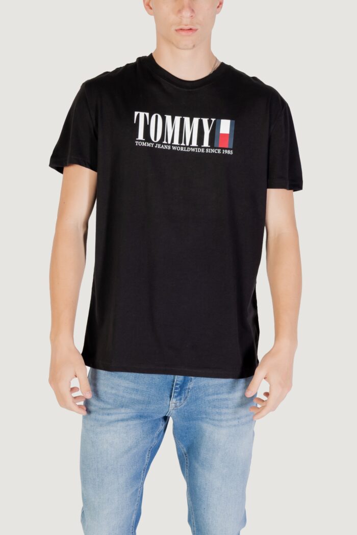 T-shirt Tommy Hilfiger TJM REG TOMMY DNA FL Nero – DM0DM21941