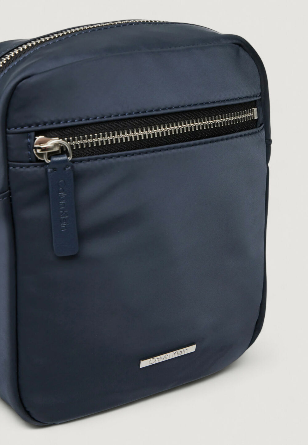 Tracolla Calvin Klein SLEEK NYLON REPORTER Blu - Foto 2