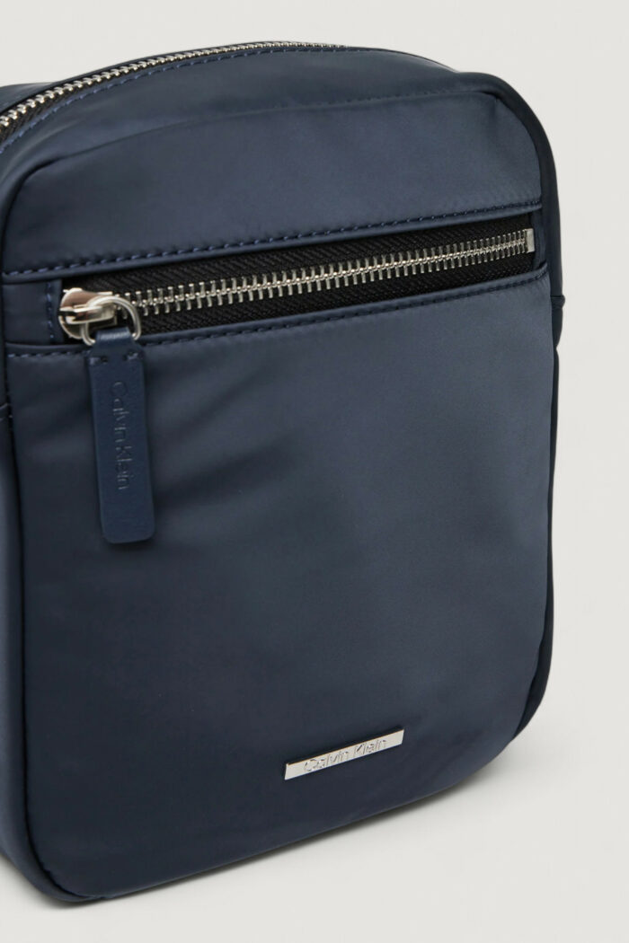 Tracolla Calvin Klein SLEEK NYLON REPORTER Blu – LV04D3176G