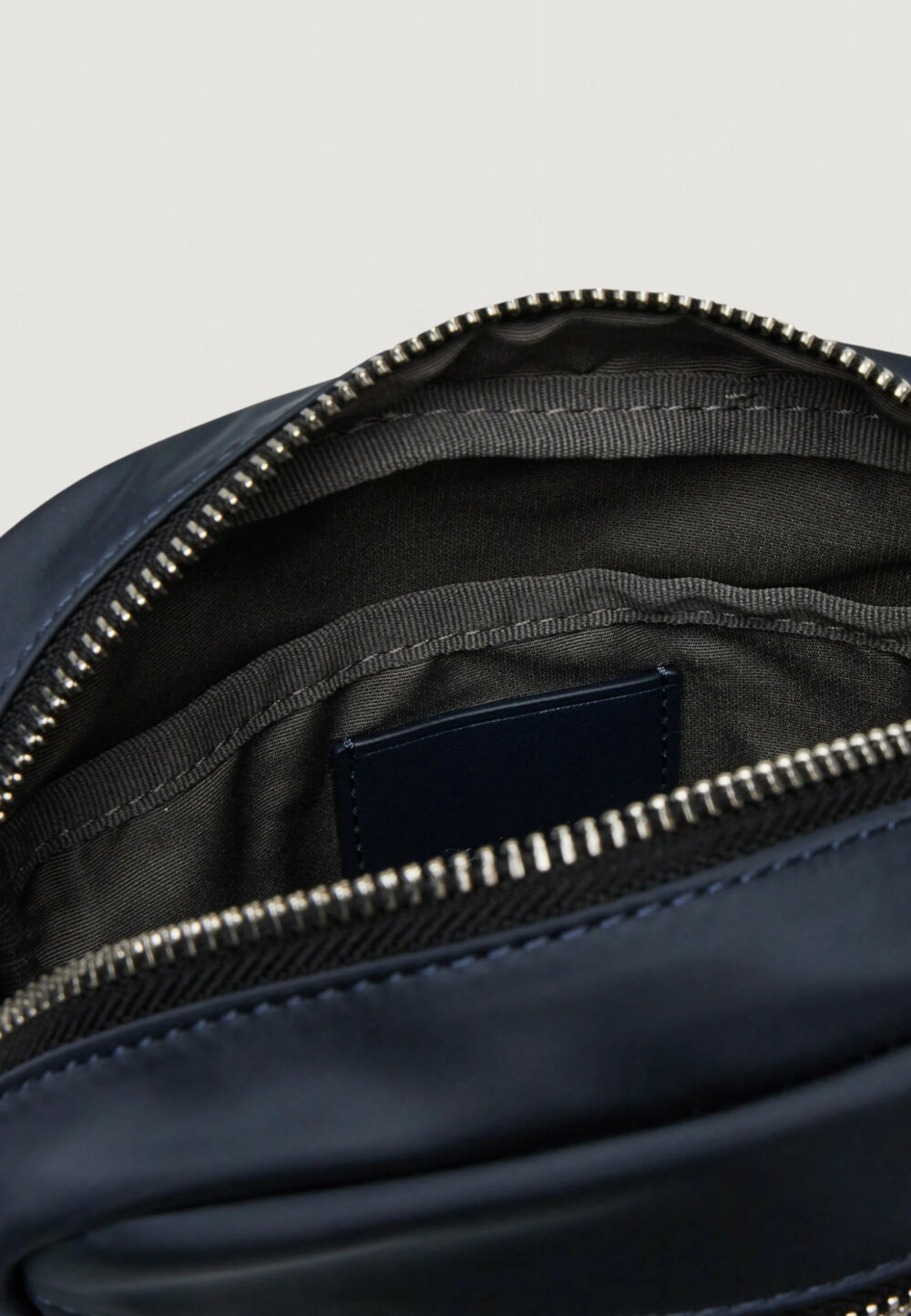Tracolla Calvin Klein SLEEK NYLON REPORTER Blu - Foto 5
