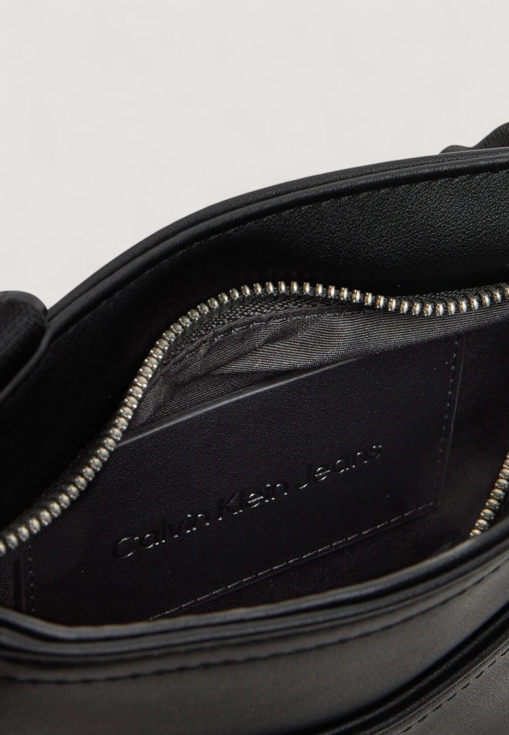 Tracolla Calvin Klein MONO LOGO FLAT PACK 18 Nero - Foto 4
