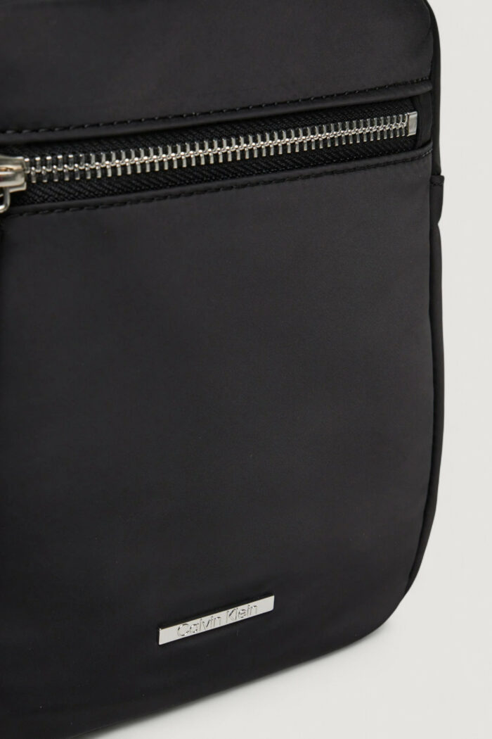 Tracolla Calvin Klein SLEEK NYLON REPORTER Nero – LV04D3176G