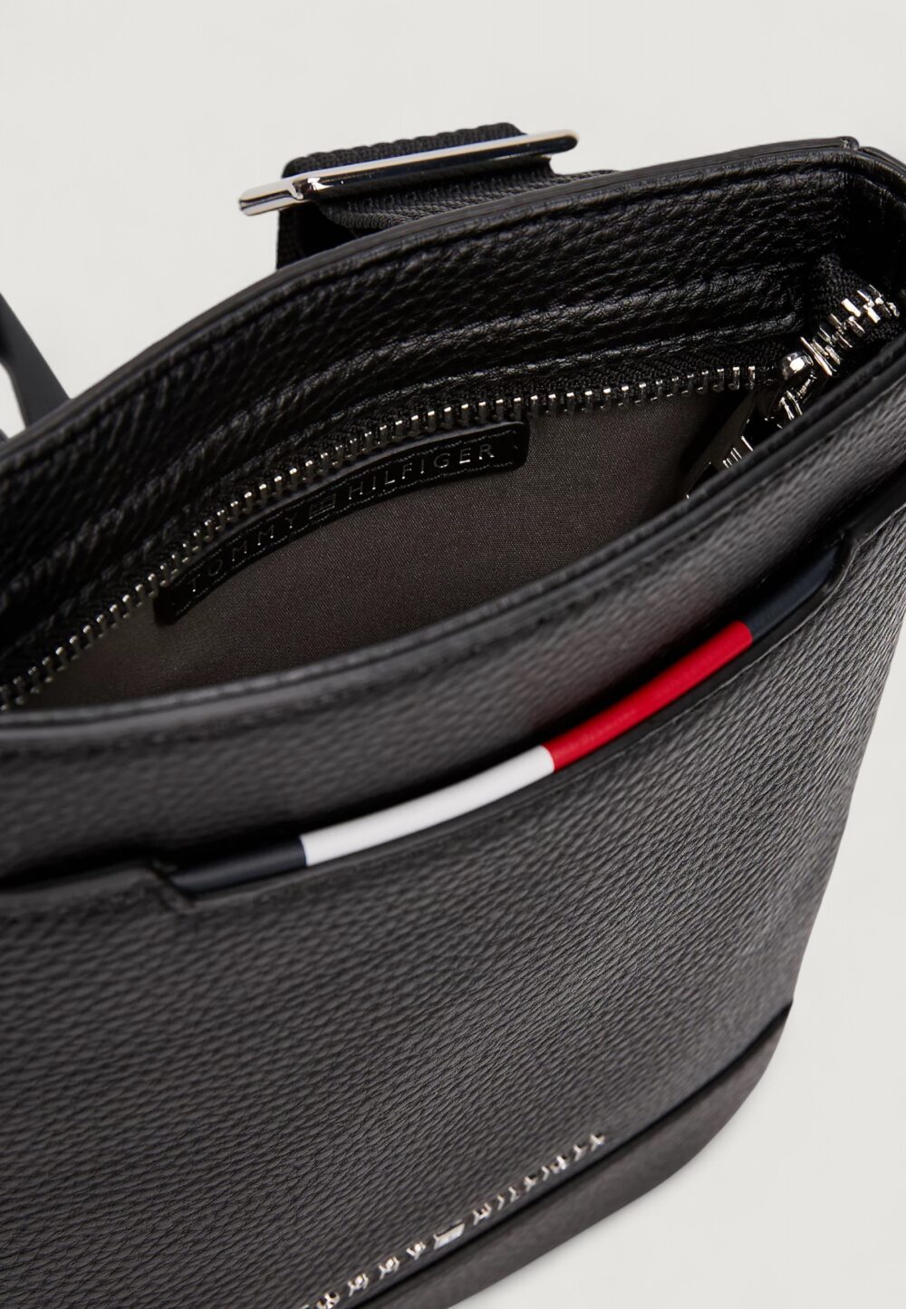 Tracolla Tommy Hilfiger TH CENTRAL MINI CROSSOVER Nero - Foto 4