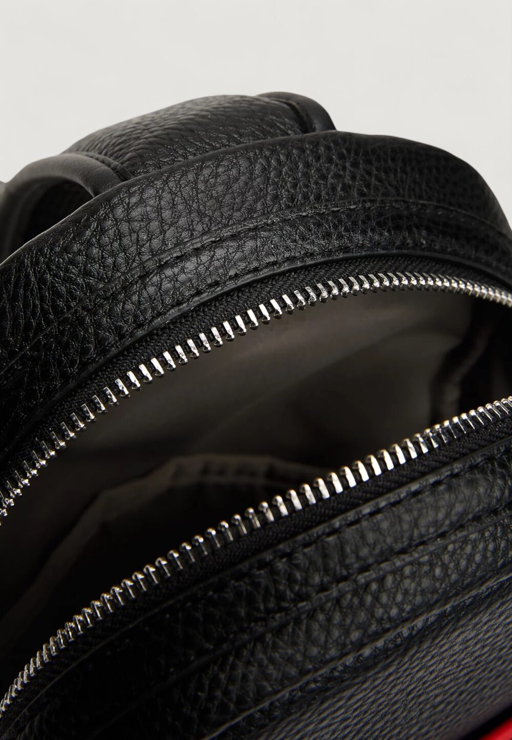 Zaino Tommy Hilfiger TH CENTRAL SLING BAG Nero - Foto 4