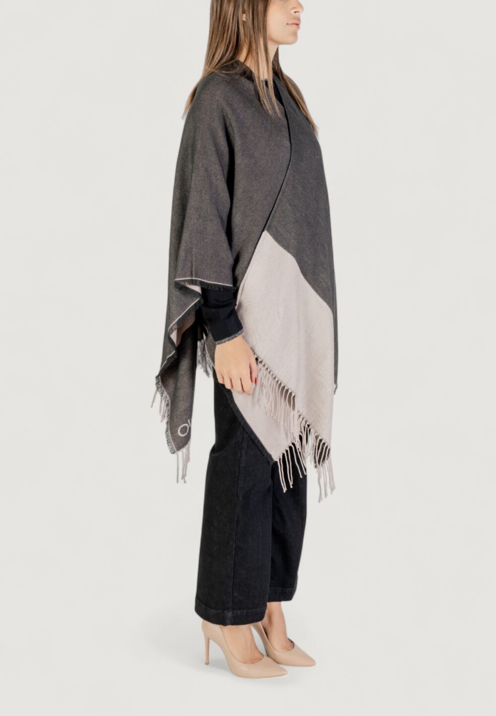 Mantella Liu-Jo PONCHO OVAL MONOGRAM Nero - Foto 4