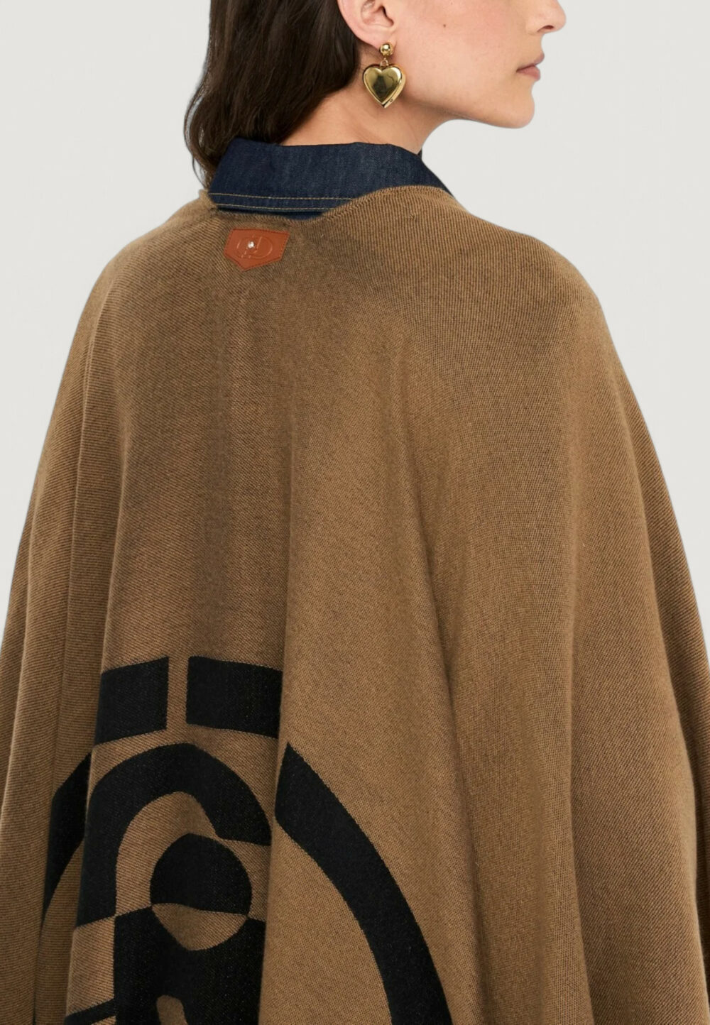 Mantella Liu-Jo PONCHO OVAL MONOGRAM Terra - Fango - Foto 5