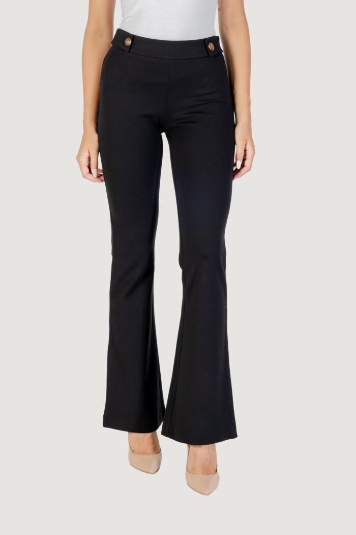Pantaloni bootcut Guess MAELICE BUTTONS FLARE PANT Nero – W5YB0I KCMU2