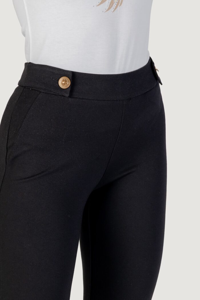 Pantaloni bootcut Guess MAELICE BUTTONS FLARE PANT Nero – W5YB0I KCMU2