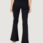 Pantaloni bootcut Guess MAELICE BUTTONS FLARE PANT Nero - Foto 5