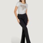 Pantaloni bootcut Guess MAELICE BUTTONS FLARE PANT Nero - Foto 5