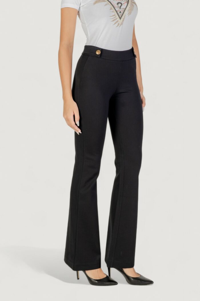 Pantaloni bootcut Guess MAELICE BUTTONS FLARE PANT Nero