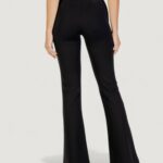 Pantaloni bootcut Guess MAELICE BUTTONS FLARE PANT Nero - Foto 4