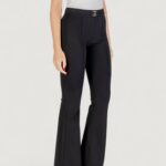Pantaloni bootcut Liu-Jo PANT.BEAT NERVATURE H.W. Nero - Foto 4