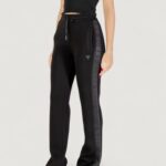 Pantaloni regular Guess BRENDA SCUBA STRAIGHT LEG PANT Nero - Foto 3