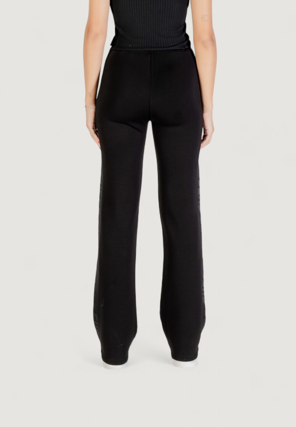 Pantaloni regular Guess BRENDA SCUBA STRAIGHT LEG PANT Nero - Foto 5