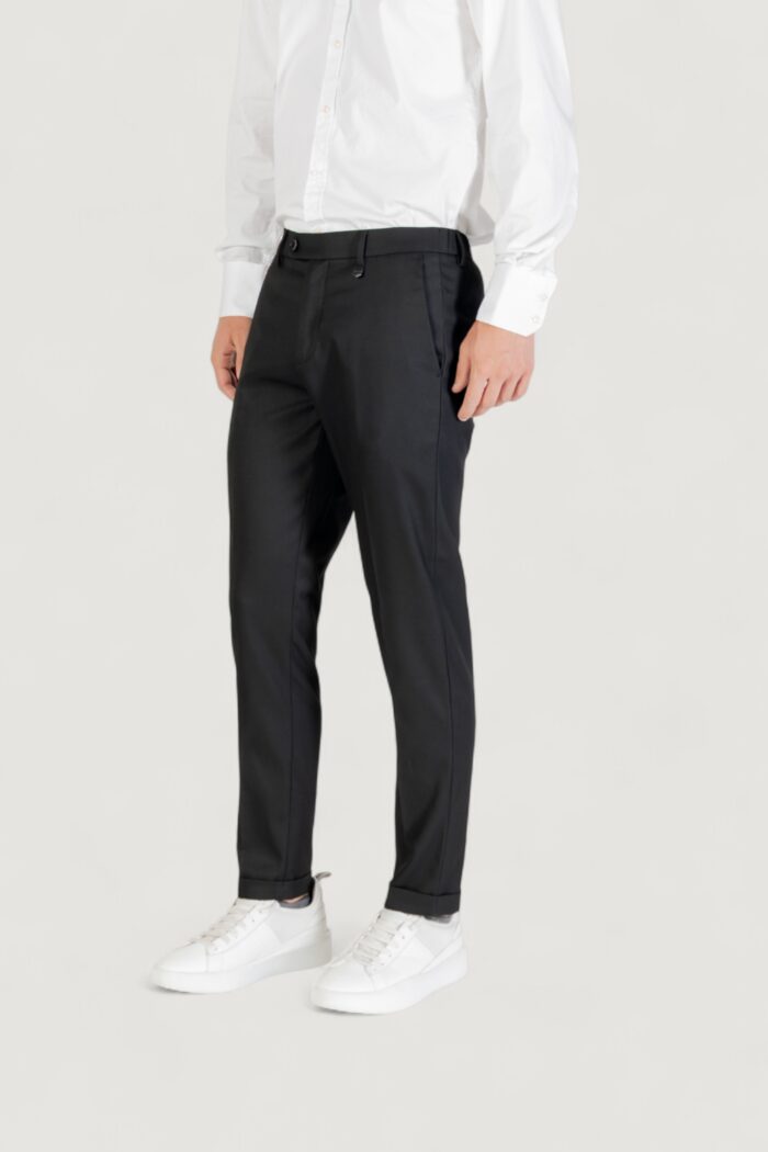 Pantaloni slim Antony Morato RAD SLIM ANKLE LENGHT FIT TWILL Nero – MMTR00768-FA600285