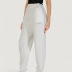 Pantaloni sportivi Guess Active CECILIA SCUBA JOGGER PANTS Latte - Foto 3