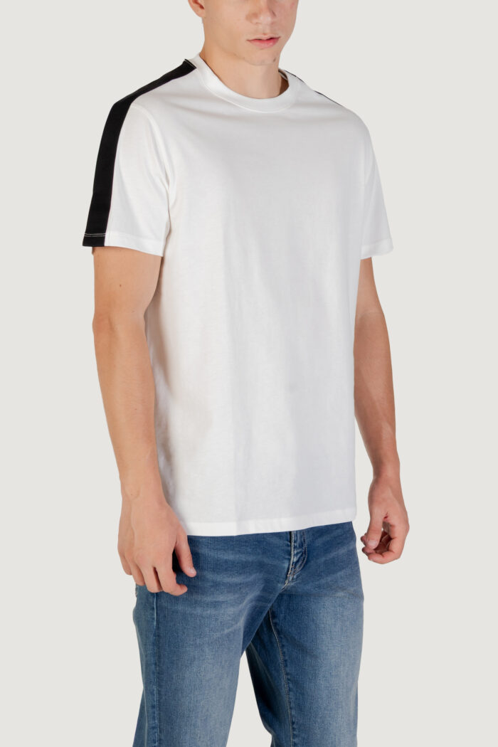 T-shirt Armani Exchange  Panna – XM001283 AF10361
