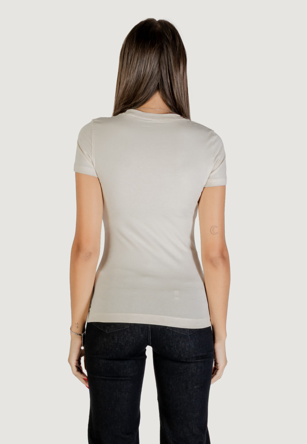 T-shirt Guess SS TRIANGLE FLOWERS TEE Beige - Foto 5