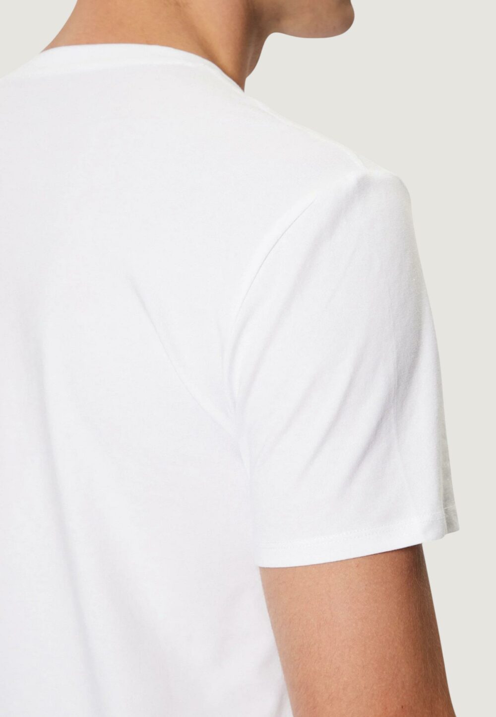 T-shirt Guess CN SS CORE TEE Bianco - Foto 3