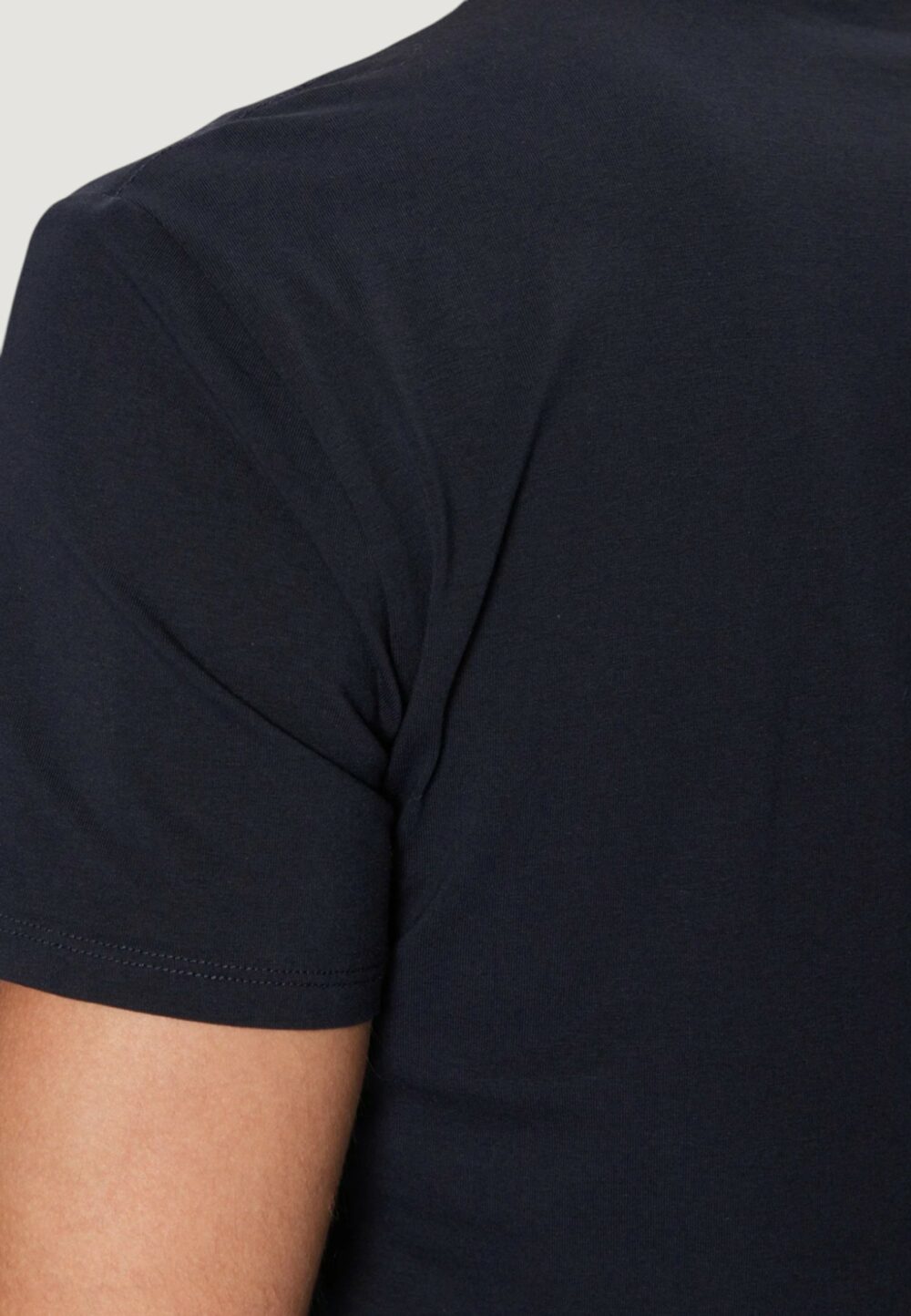 T-shirt Guess CN SS CORE TEE Blu - Foto 5