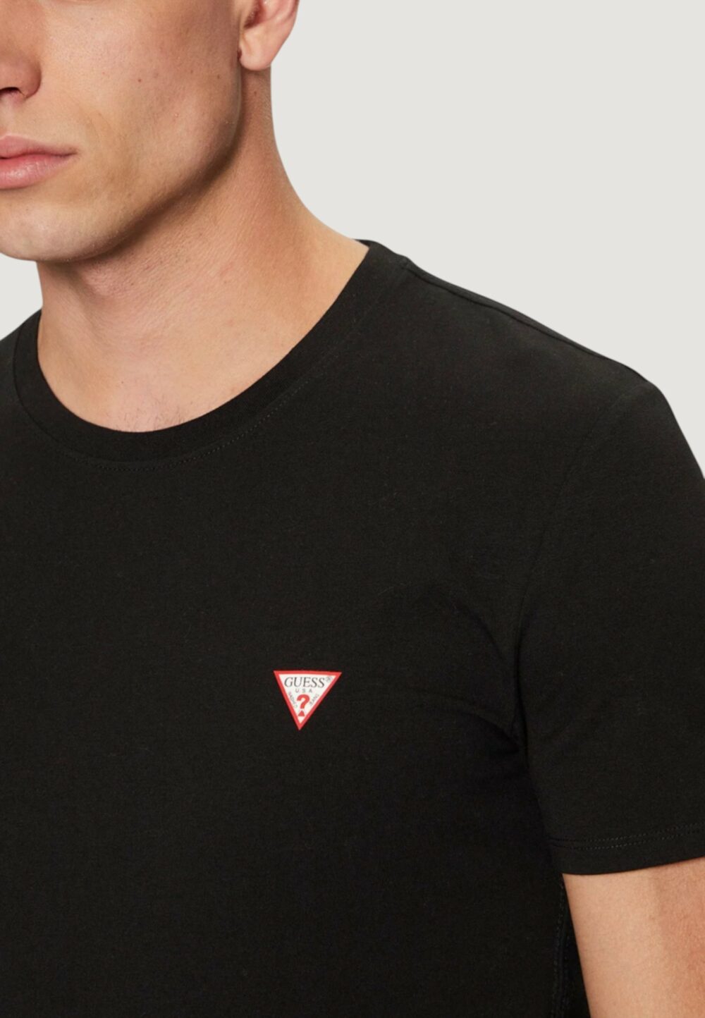 T-shirt Guess CN SS CORE TEE Nero - Foto 4