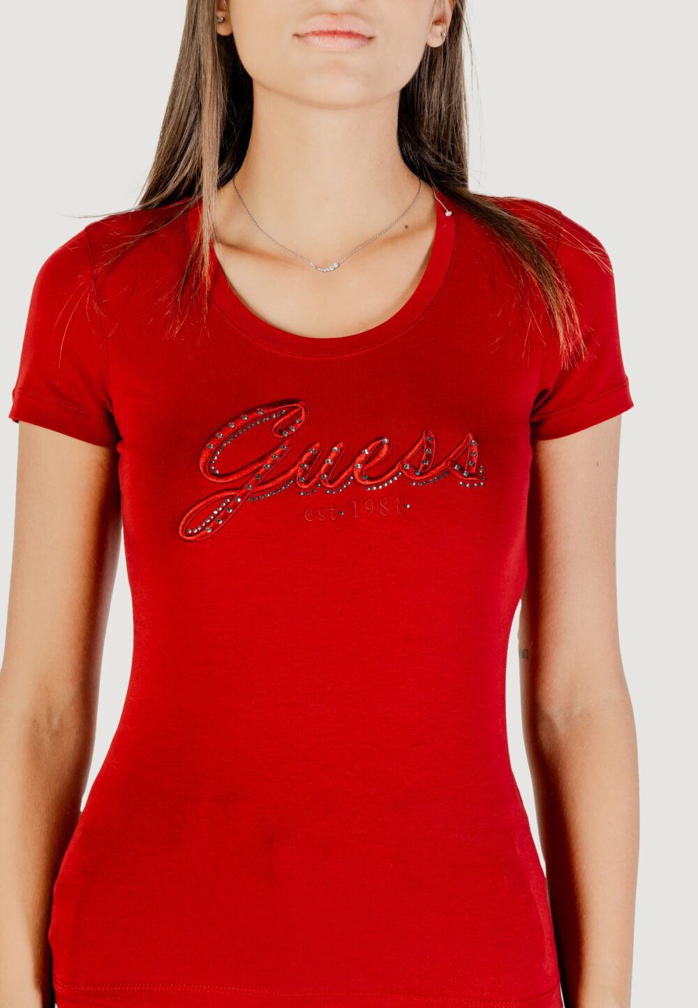 T-shirt Guess CN SS EMBRO SCRIPT LOGO TEE Rosso - Foto 2