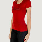 T-shirt Guess CN SS EMBRO SCRIPT LOGO TEE Rosso - Foto 4