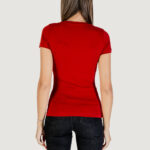 T-shirt Guess CN SS EMBRO SCRIPT LOGO TEE Rosso - Foto 5