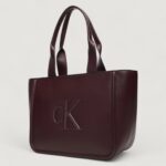 Borsa Calvin Klein RAISED CK MEDIUM TOTE Bordeaux - Foto 4