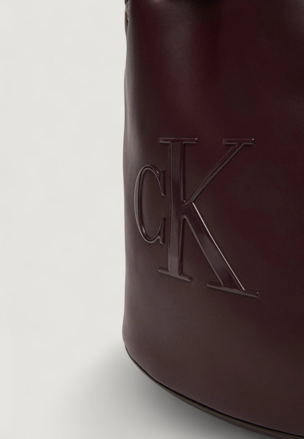 Borsa Calvin Klein RAISED CK LARGE BUCKET Bordeaux - Foto 2