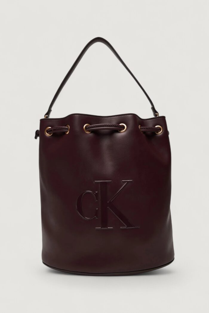 Borsa Calvin Klein RAISED CK LARGE BUCKET Bordeaux – LV04F3232G