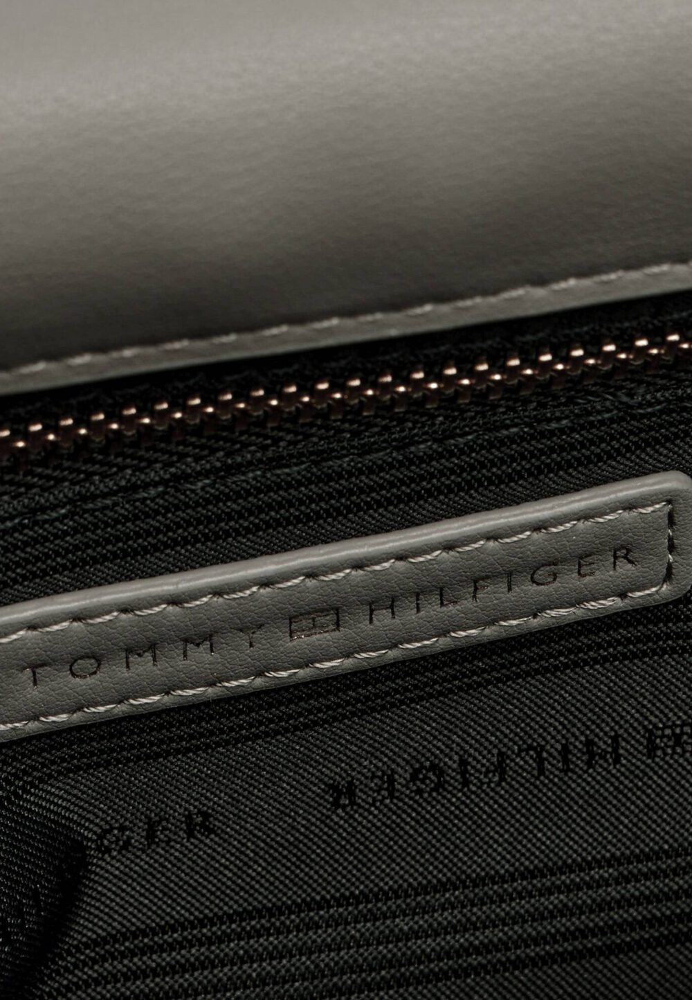 Borsa Tommy Hilfiger TH MODERN ESS SHOULDER BAG Grigio - Foto 4