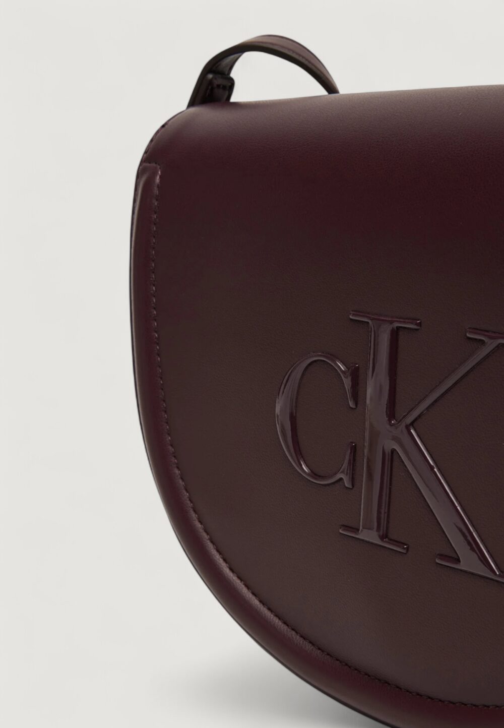 Borsa Calvin Klein RAISED CK SADDLE CROSSBODY Bordeaux - Foto 2