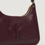 Borsa Calvin Klein RAISED CK SMALL SHOULDER BAG Bordeaux - Foto 2