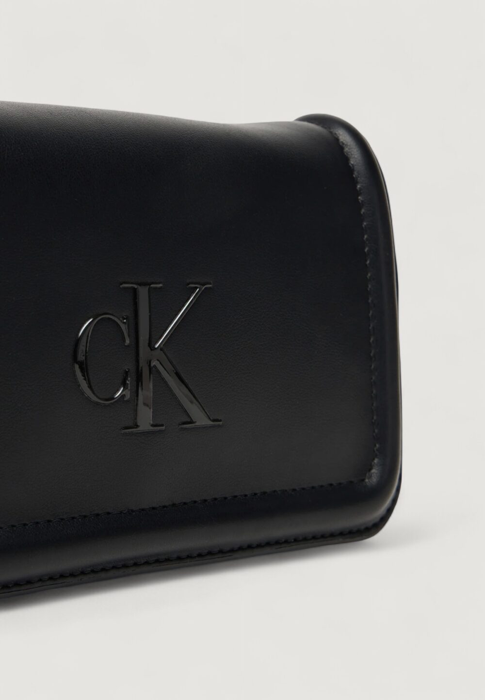 Borsa Calvin Klein BOLD CK FLAP CROSSBODY Nero - Foto 2