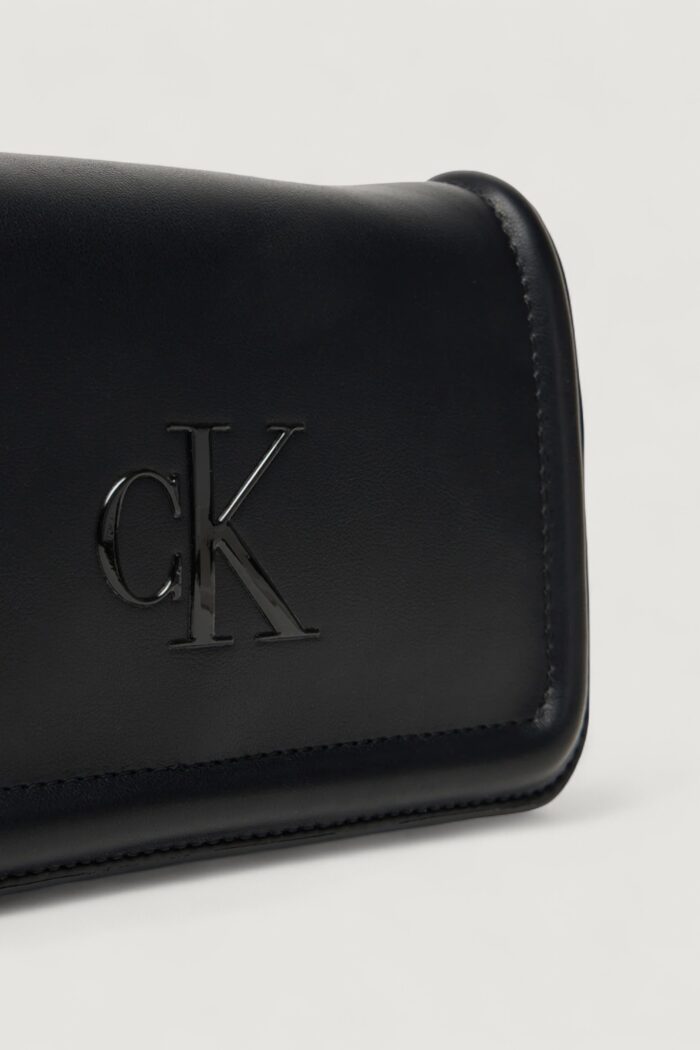 Borsa Calvin Klein BOLD CK FLAP CROSSBODY Nero – LV04F1027G