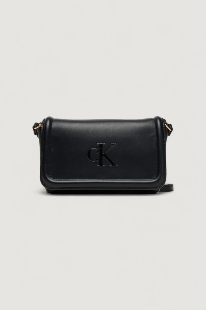 Borsa Calvin Klein BOLD CK FLAP CROSSBODY Nero – LV04F1027G
