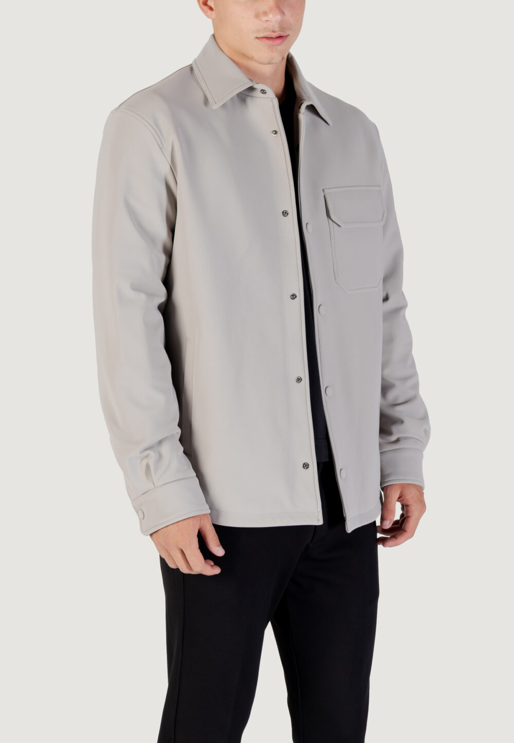 Camicia manica lunga Antony Morato REGULAR FIT WITH LOGOED METAL BADGE Grigio Chiaro - Foto 3