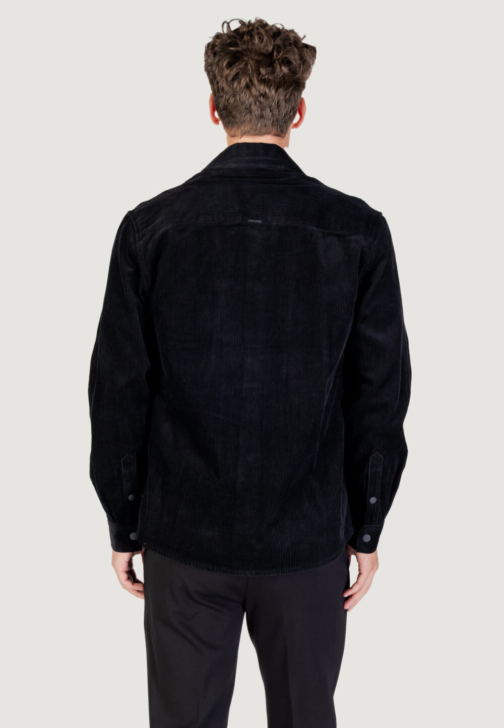 Camicia manica lunga Antony Morato REGULAR FIT WITH LOGOED METAL BADGE Nero - Foto 4