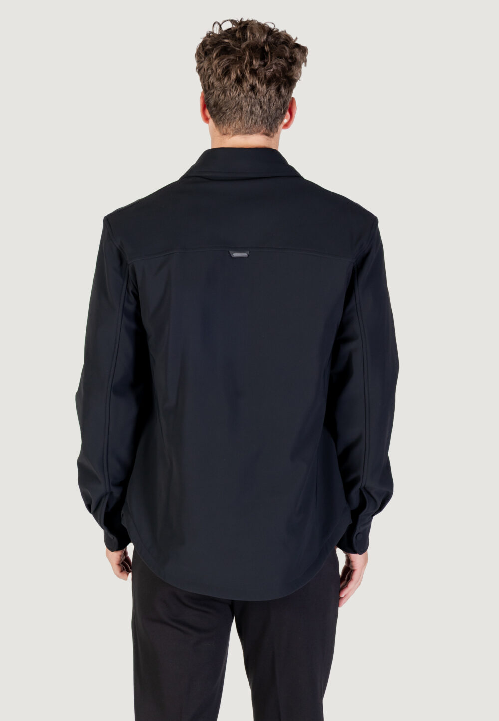 Camicia manica lunga Antony Morato REGULAR FIT WITH LOGOED METAL BADGE Nero - Foto 4
