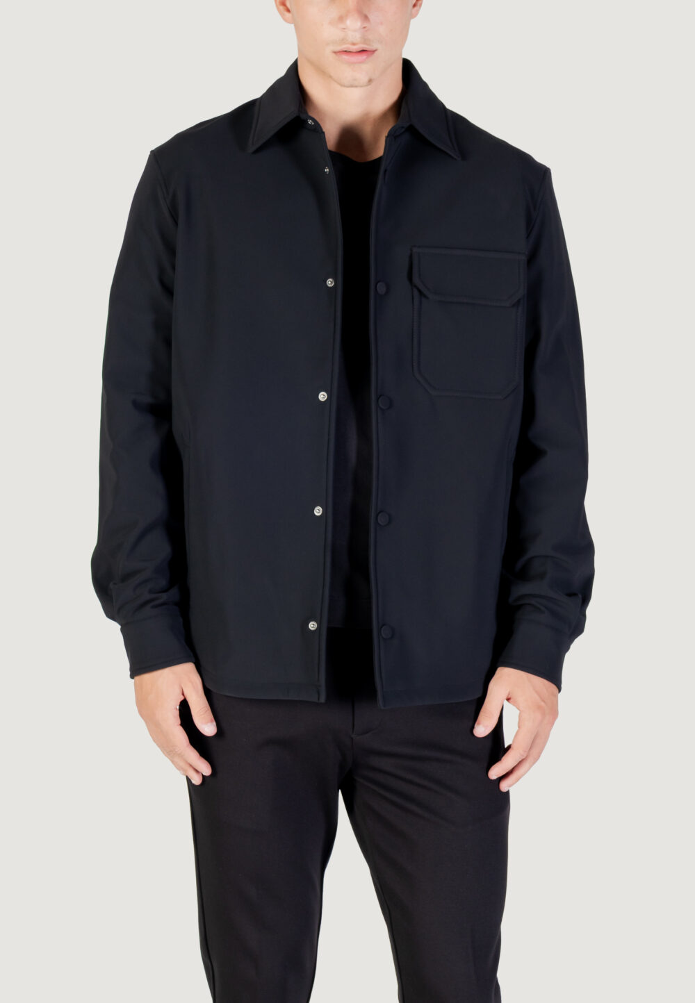 Camicia manica lunga Antony Morato REGULAR FIT WITH LOGOED METAL BADGE Nero - Foto 5