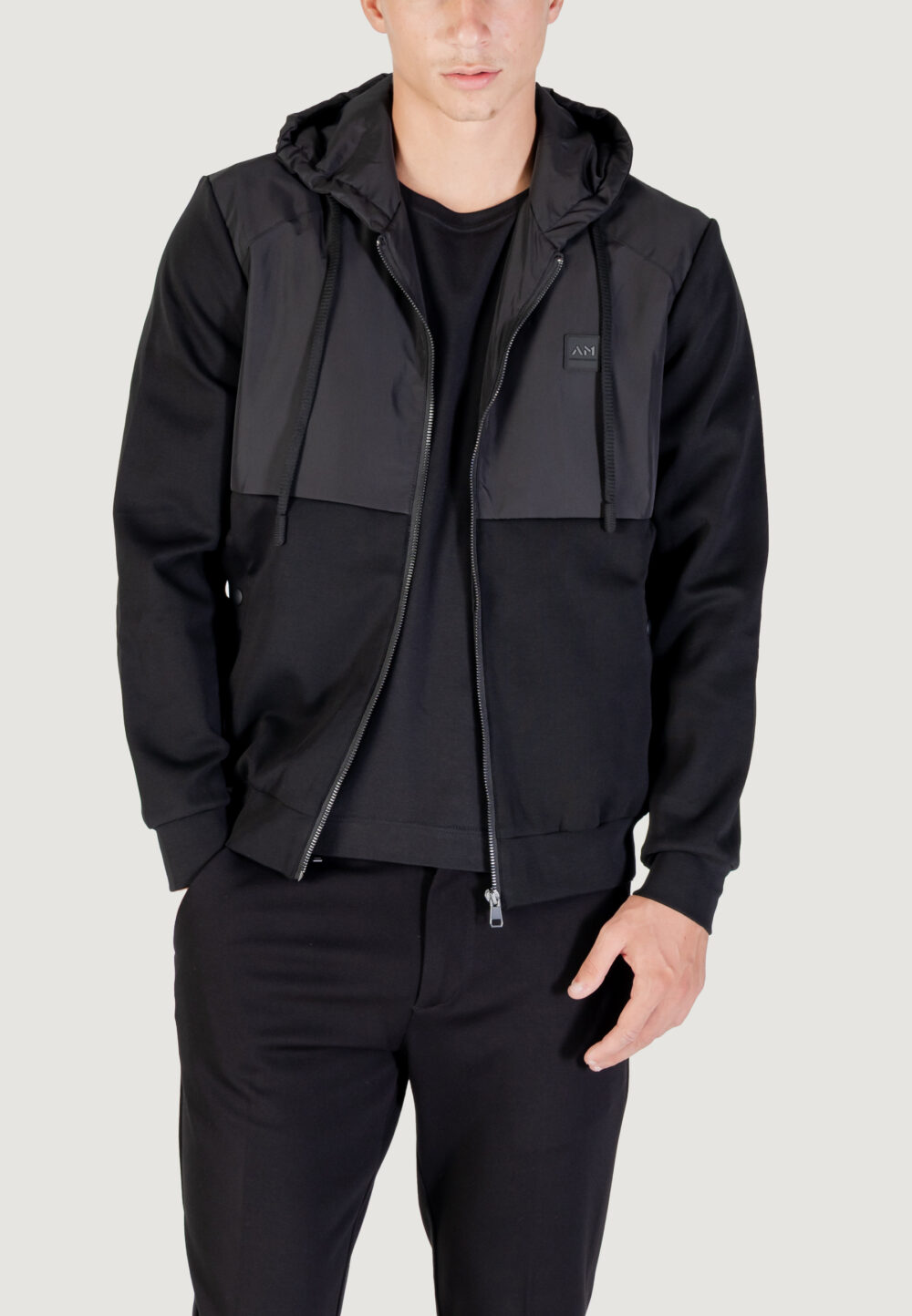 Felpa con cappuccio Antony Morato REGULAR FIT WITH TECHNO FABRIC AS CONTRAST AND LOGOED PATCH Nero - Foto 1