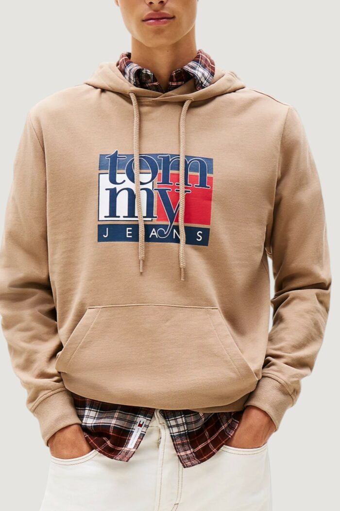 Felpa con cappuccio Tommy Hilfiger TJM REG RWB FLAG HOO Beige scuro – DM0DM22092