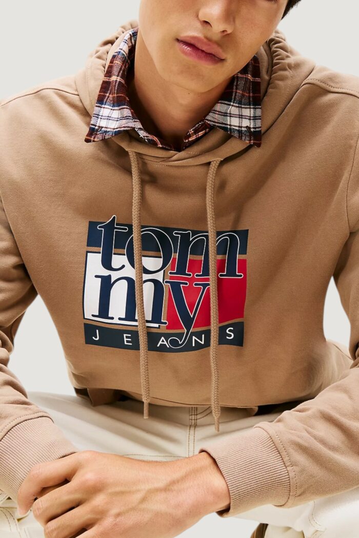 Felpa con cappuccio Tommy Hilfiger TJM REG RWB FLAG HOO Beige scuro – DM0DM22092