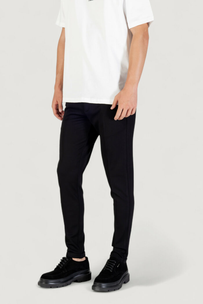 Pantaloni da completo Antony Morato ASHE SUPER SKINNY FIT IN TWILL Nero – MMTS00062-FA151183