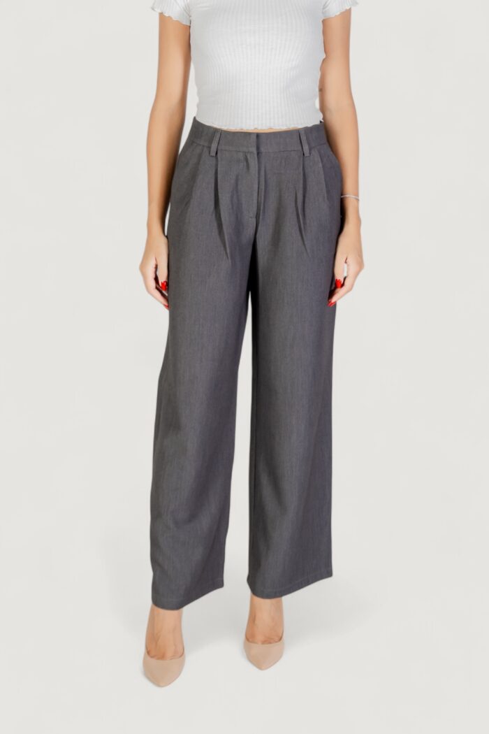 Pantaloni a palazzo Only ONLHATTIE HW PLEAT MEL STR PANT TLR NOOS Grigio Scuro