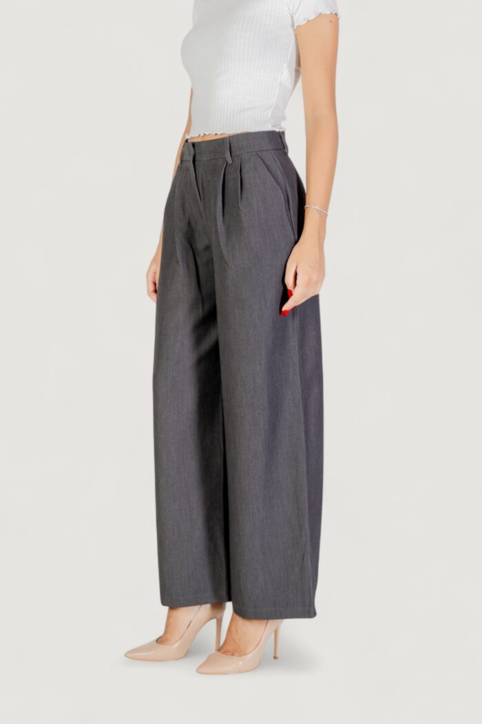 Pantaloni a palazzo Only ONLHATTIE HW PLEAT MEL STR PANT TLR NOOS Grigio Scuro