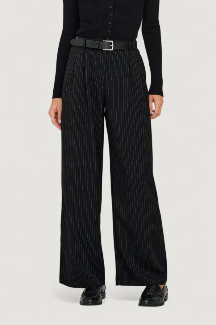 Pantaloni a palazzo Only ONLREINA HW PLEAT STR PINS PANT TLR NOOS Nero
